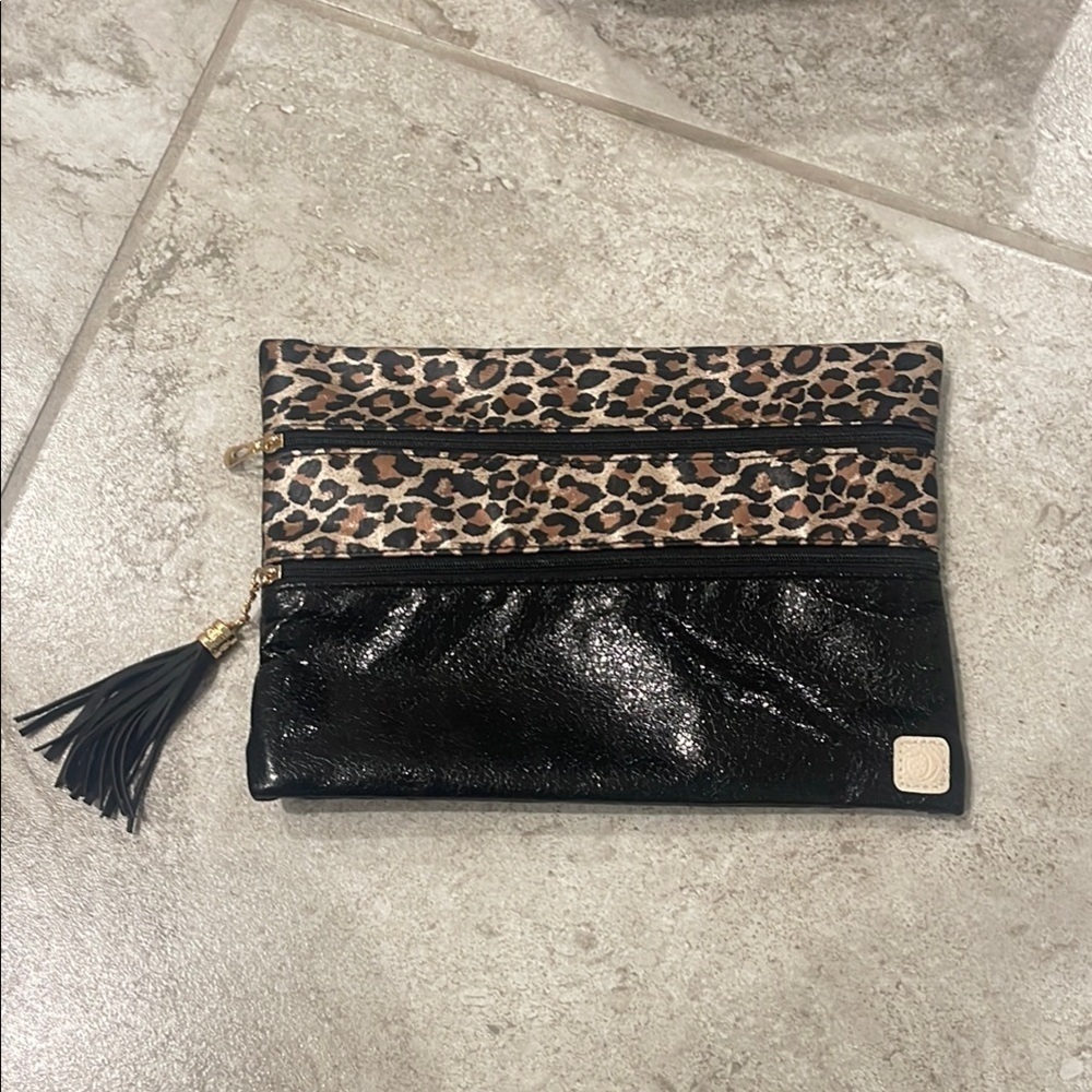 Chic Leopard Print Brown and Black Clutch Wristlet - Picture 1 of 4